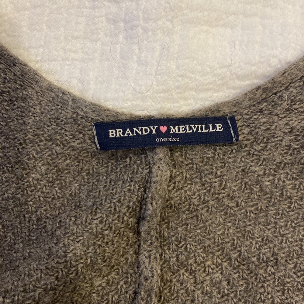 Brandy Melville cardigan sweater - Picture 2 of 2